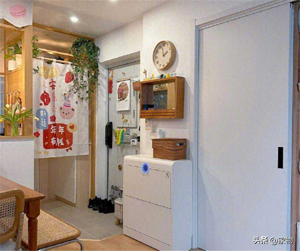 一家三口晒55㎡老破小：客厅开间3米，虽逼仄却比百平住着还舒服