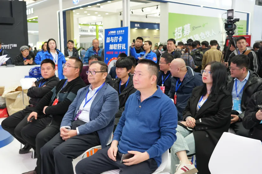 2024中国热泵展，鑫磊舒适水机中央空调重磅发布，引领舒适新境界！