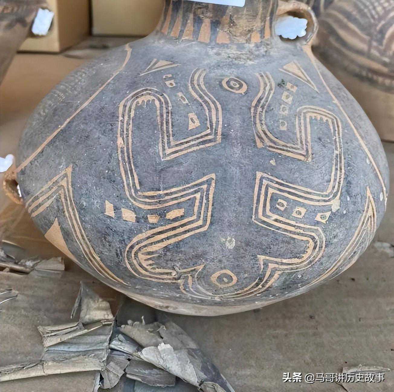 关于甘青地区马家窑文化彩陶的对话之二——特殊的陶纹符号