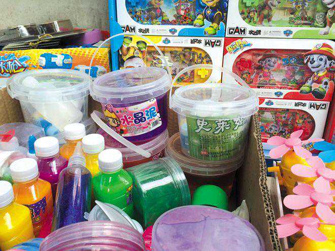 小心了！“水晶泥”走俏校园 竟是三无有害产品