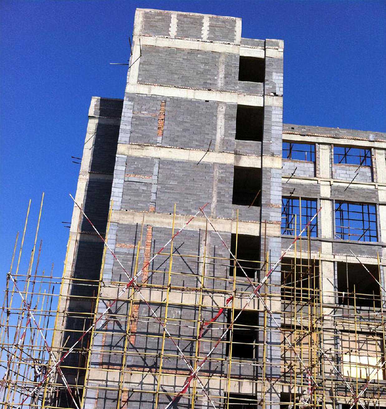 为什么现在高楼大厦都在用自保温砌块（加气块）