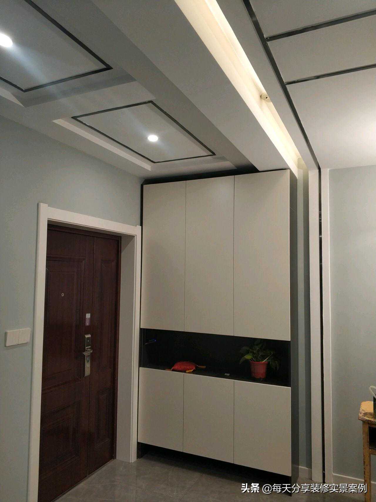 三个月硬装完工，硅藻泥做电视墙效果还不错，还没布置家具先晒晒