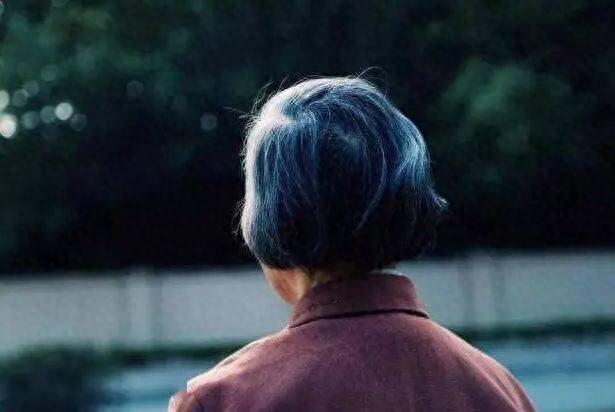 给工友6000元救女儿，29年不联系，我的公司快倒闭时他带女儿来了