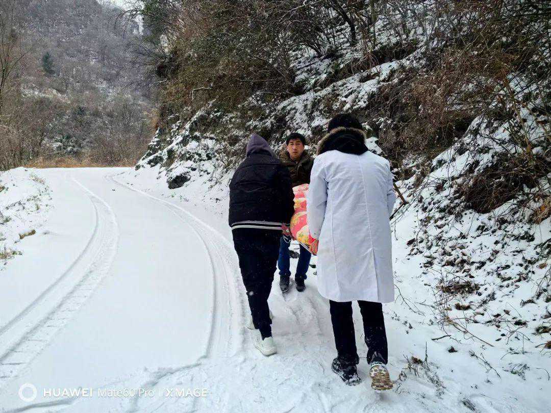 昨夜今晨风雪至，有他们，夷陵很暖！