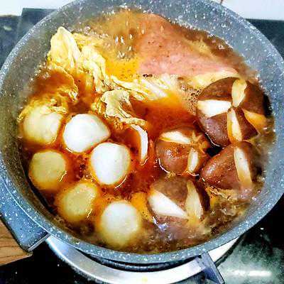 #暖冬酱在手，嗨吃部队锅#韩式茄汁年糕火锅