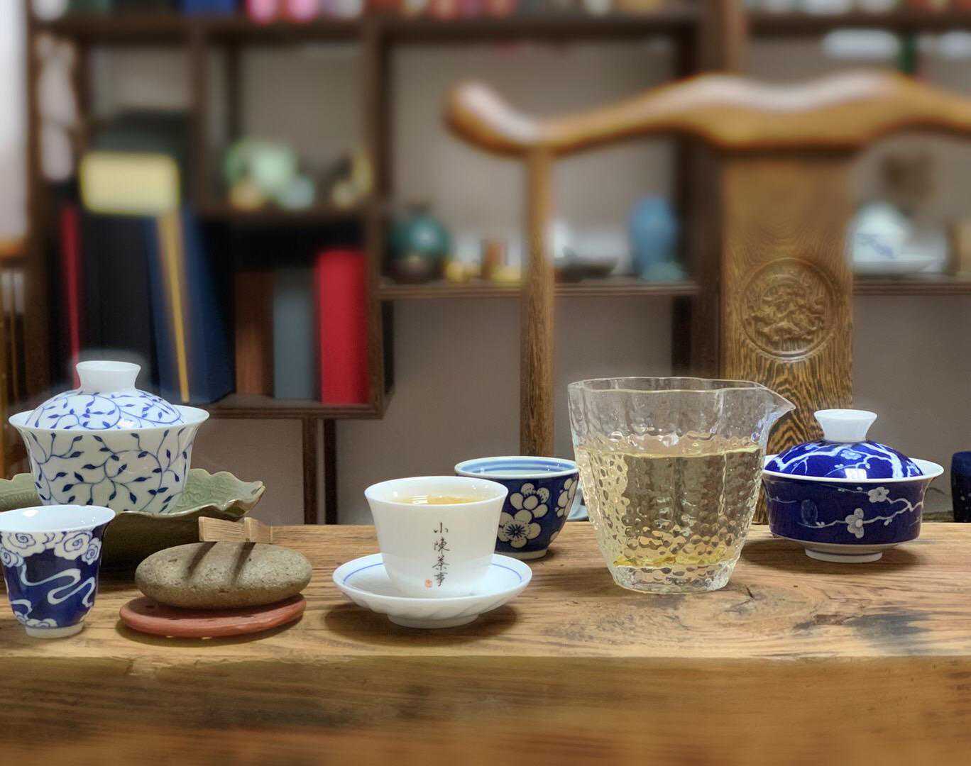 和盖碗比，紫砂壶、飘逸杯、白瓷壶、玻璃杯、保温杯到底差了哪？